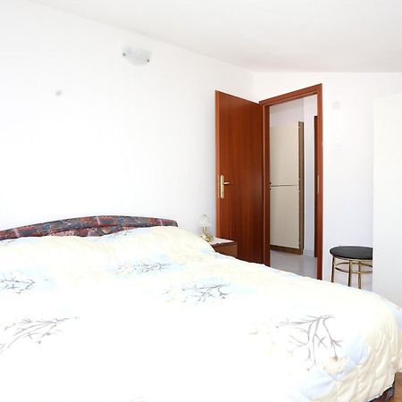 Family Friendly Seaside Apartments Razanj, Rogoznica - 10373 Room photo